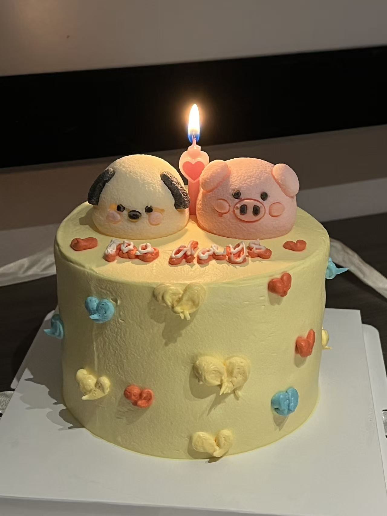 可爱的小蛋糕哦，蛋糕上左边的是我，右边的是我宝宝，哈哈哈